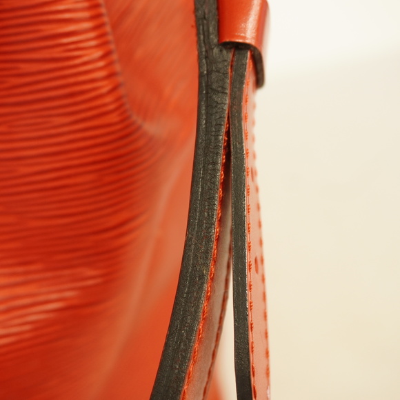 LOUIS VUITTONAuth  Epi Noe M44007 Women's Shoulder Bag Castilian Red - Picture 9 of 10